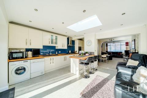 3 bedroom terraced house for sale, Milton Avenue, Hornchurch