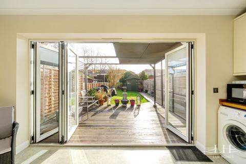 3 bedroom terraced house for sale, Milton Avenue, Hornchurch