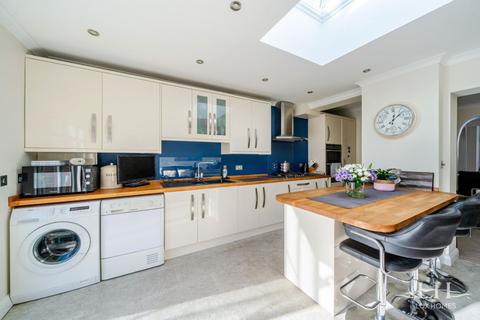 3 bedroom terraced house for sale, Milton Avenue, Hornchurch