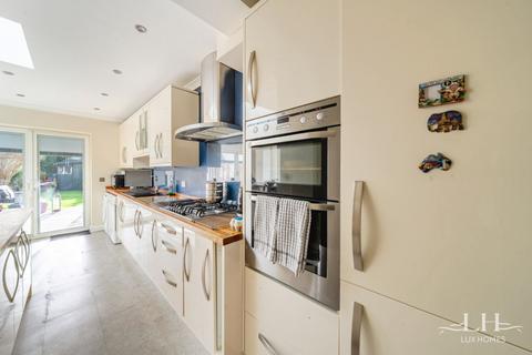 3 bedroom terraced house for sale, Milton Avenue, Hornchurch