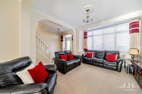 3 bedroom terraced house for sale, Milton Avenue, Hornchurch