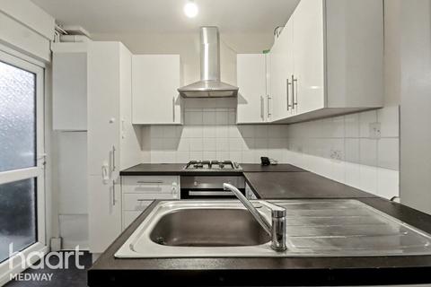 4 bedroom terraced house to rent, Corporation Road, GILLINGHAM