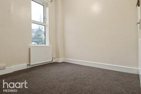 4 bedroom terraced house to rent, Corporation Road, GILLINGHAM