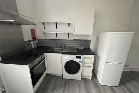 Studio to rent, Truro Road, London N22