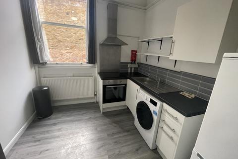 Studio to rent, Truro Road, London N22