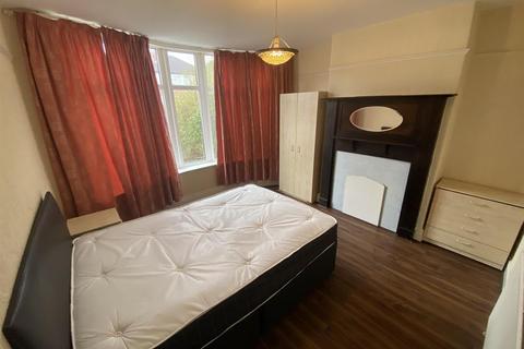3 bedroom semi-detached house to rent, Heathside Road, Withington, Manchester