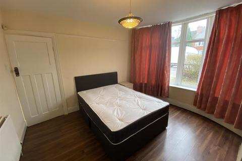 3 bedroom semi-detached house to rent, Heathside Road, Withington, Manchester
