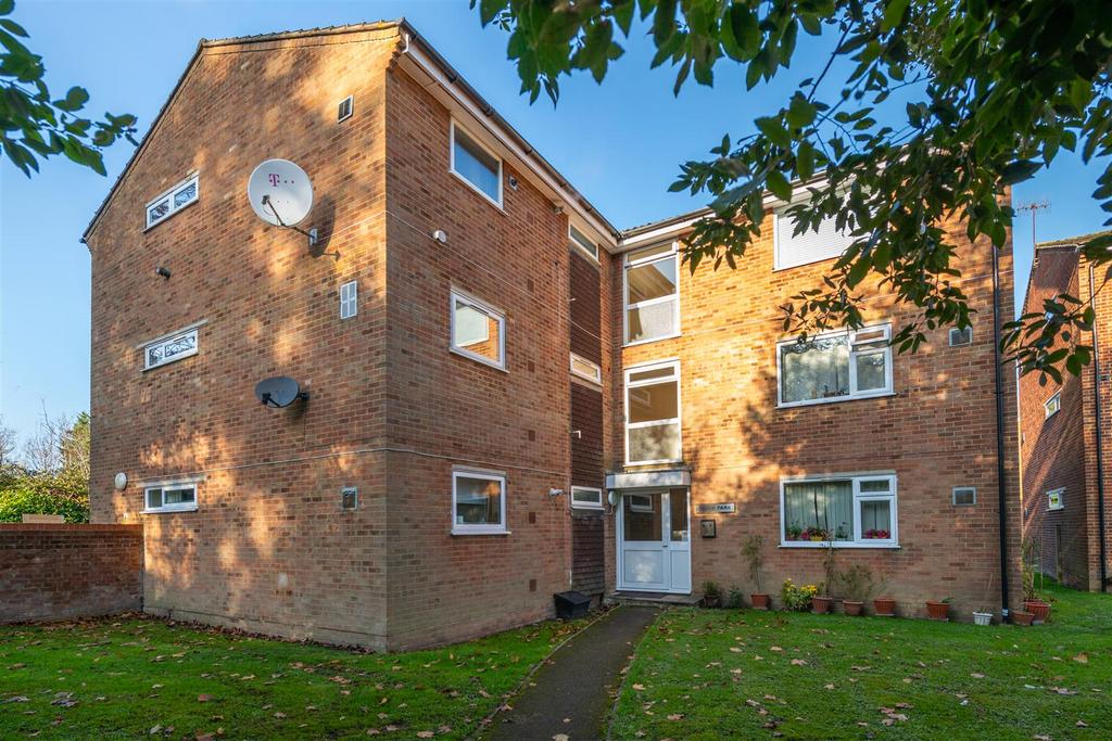 7 Moor Park externals-4.jpg