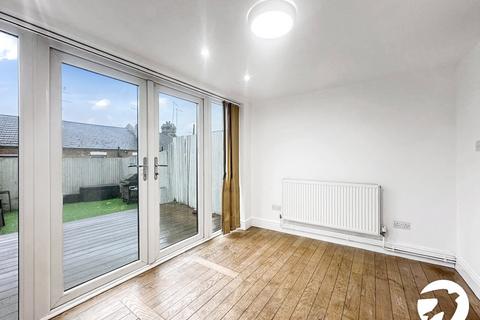 2 bedroom maisonette to rent, Ennis Road, London, SE18