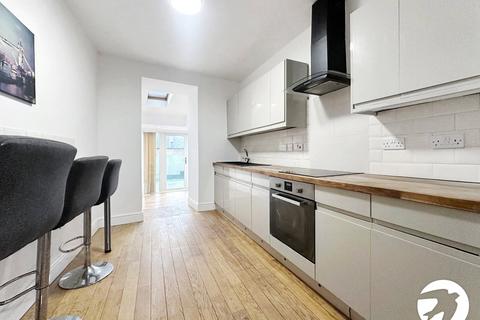 2 bedroom maisonette to rent, Ennis Road, London, SE18