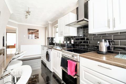 3 bedroom semi-detached house for sale, Haven Close, Swindon