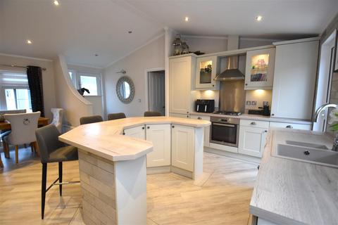 undefined, Kingsmans Farm Road, Hullbridge