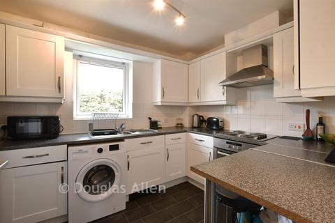 1 bedroom flat for sale, Warwick Close, Hornchurch RM11