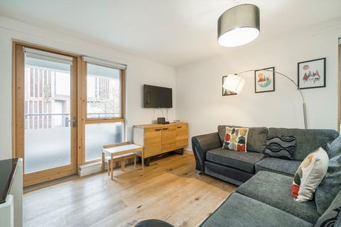 2 bedroom flat for sale, Corsica Street, London N5