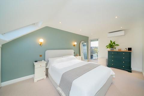 3 bedroom flat for sale, Palermo Road, London NW10