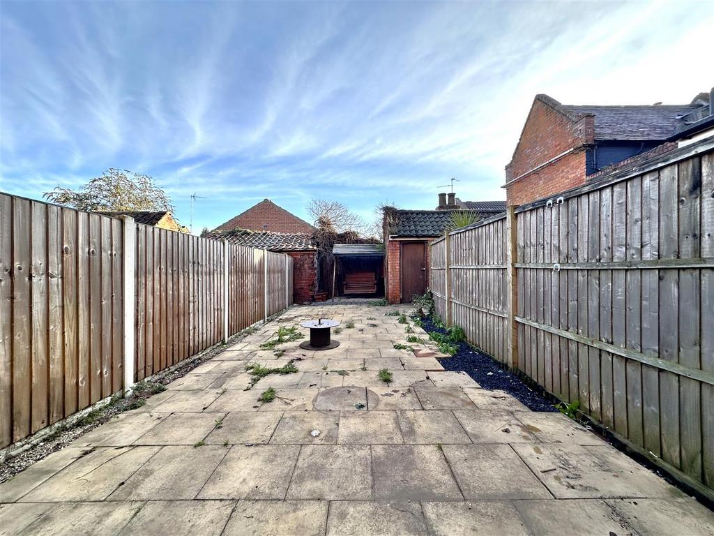 Well-Appointed Garden 123
