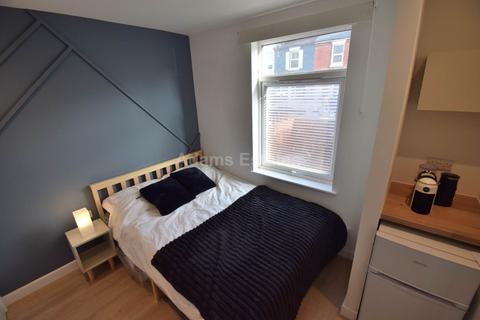 1 bedroom in a house share to rent, Connaught Road, Reading