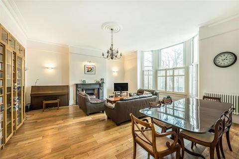 2 bedroom flat to rent, College Crescent, London, NW3
