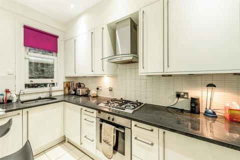 2 bedroom flat to rent, College Crescent, London, NW3