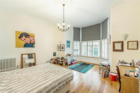 2 bedroom flat to rent, College Crescent, London, NW3