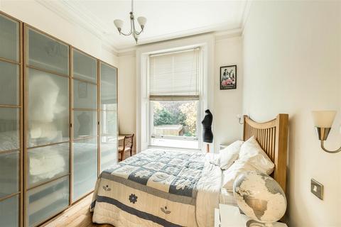 2 bedroom flat to rent, College Crescent, London, NW3