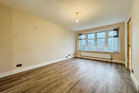 3 bedroom detached house to rent, Arncliffe Crescent, Leeds LS27