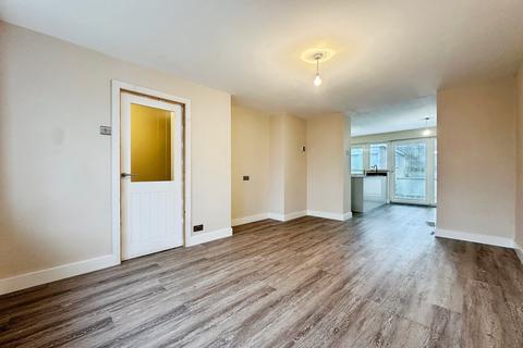 3 bedroom detached house to rent, Arncliffe Crescent, Leeds LS27
