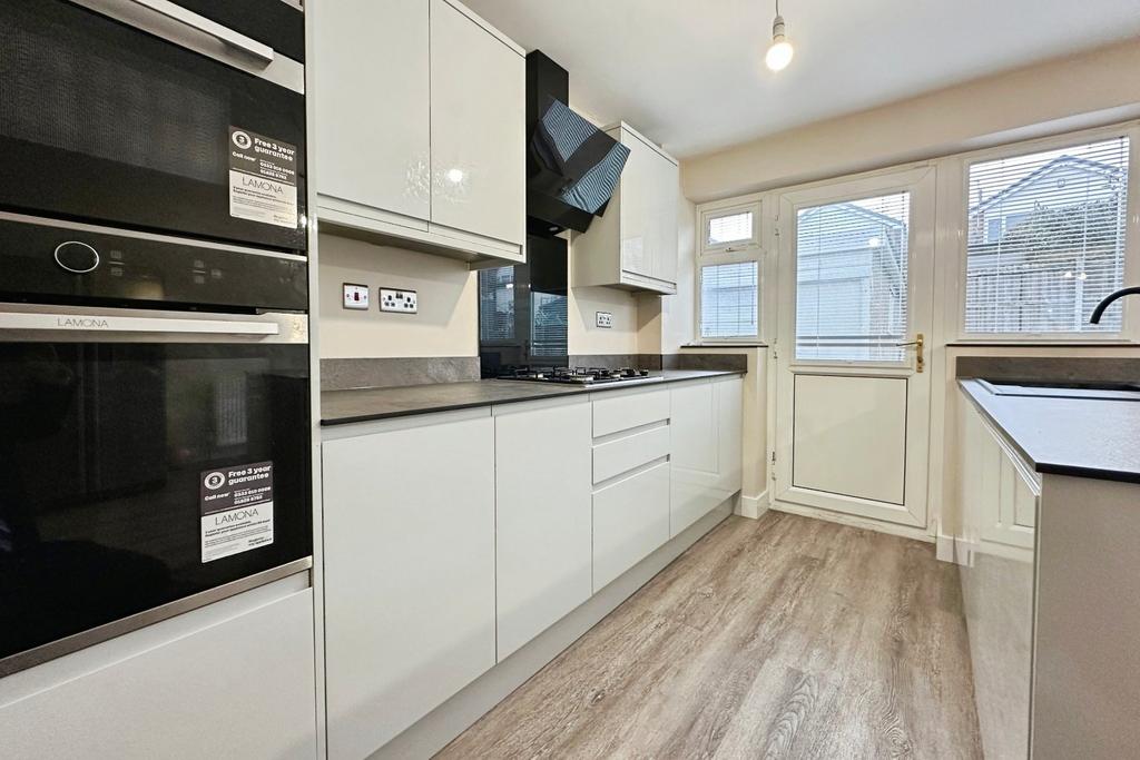 Kitchen/Dining Area