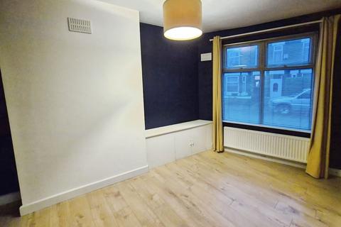 2 bedroom end of terrace house to rent, Woodland Avenue, Greater Manchester M18