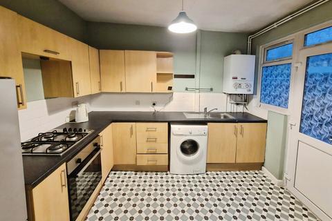 2 bedroom end of terrace house to rent, Woodland Avenue, Greater Manchester M18