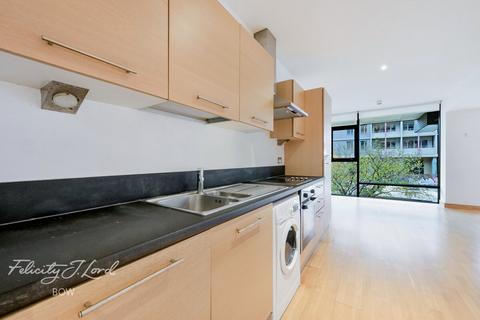 2 bedroom flat for sale, Roach Road, London, E3