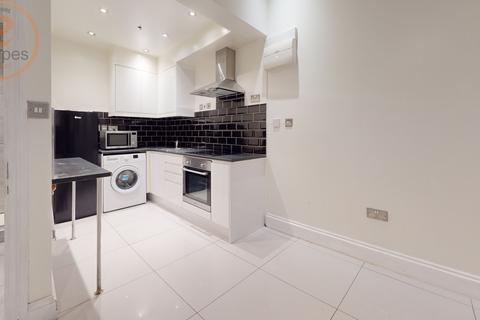 Studio to rent, Farewell Place, Mitcham, Surrey