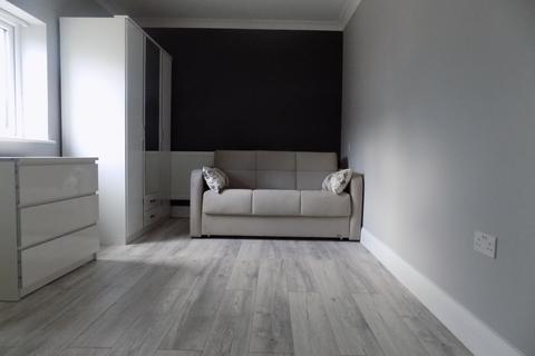 Richmond Hill, Room 2, Luton, Bedfordshire