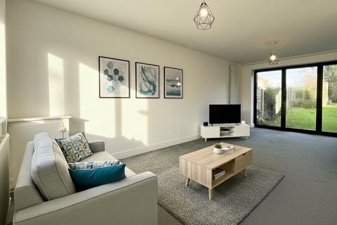 3 bedroom terraced house to rent, Exmouth Road, Sale