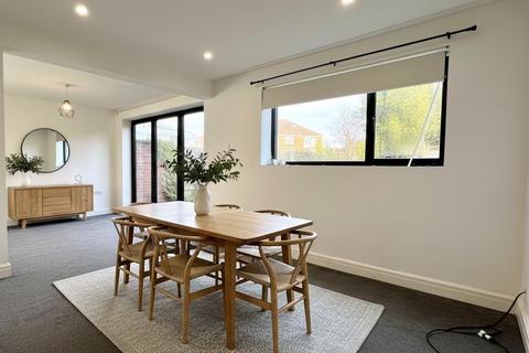 3 bedroom terraced house to rent, Exmouth Road, Sale