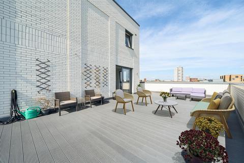2 bedroom flat to rent, St. Pauls Way, Limehouse, E3