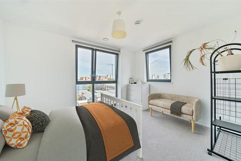2 bedroom flat to rent, St. Pauls Way, Limehouse, E3
