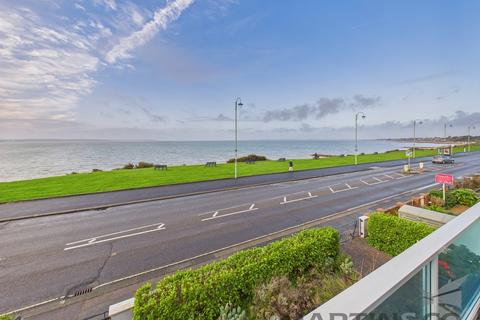 5 bedroom detached house to rent, Marine Parade West, Lee-On-The-Solent