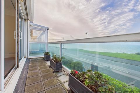 5 bedroom detached house to rent, Marine Parade West, Lee-On-The-Solent