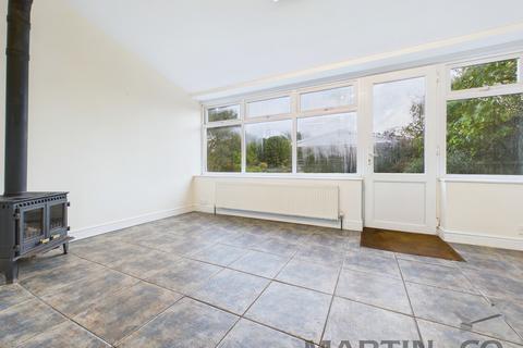 5 bedroom detached house to rent, Marine Parade West, Lee-On-The-Solent