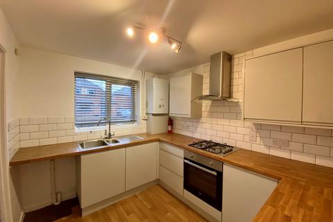 2 bedroom semi-detached house to rent, Wivelden Avenue, Stourport-on-Severn
