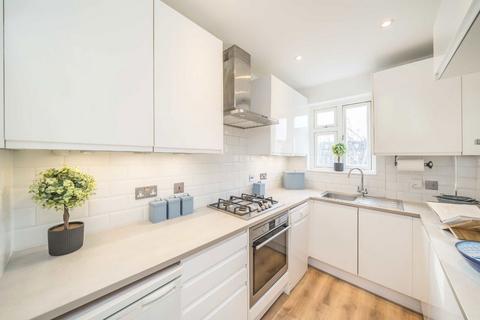 3 bedroom flat for sale, Oberstein Road, London SW11