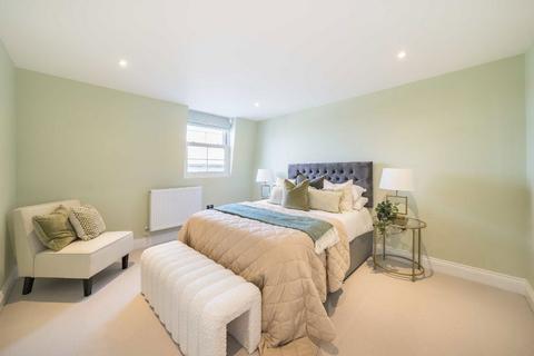 3 bedroom flat for sale, Oberstein Road, London SW11