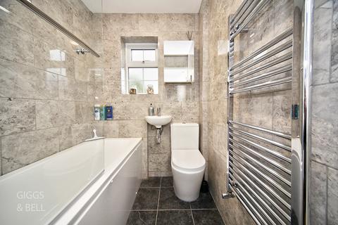 undefined, Redwood Drive, Luton, Bedfordshire, LU3