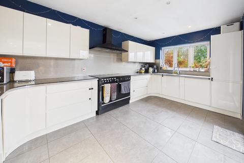 4 bedroom semi-detached house for sale, Musk Hill, Hemel Hempstead, HP1
