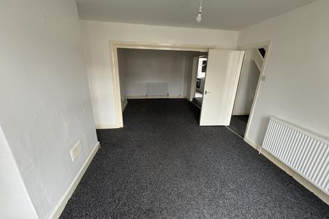 3 bedroom end of terrace house to rent, Hull HU6