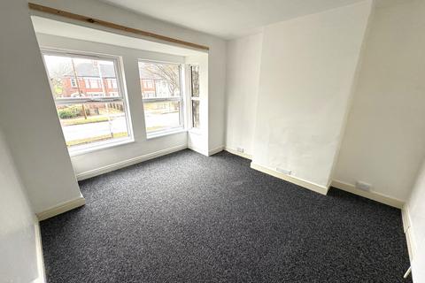 3 bedroom end of terrace house to rent, Hull HU6