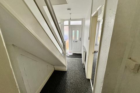 3 bedroom end of terrace house to rent, Hull HU6