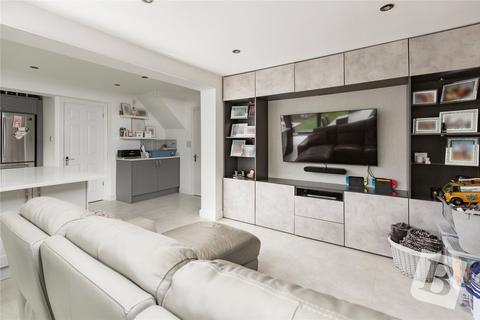 3 bedroom end of terrace house for sale, Hedingham Road, Hornchurch, RM11