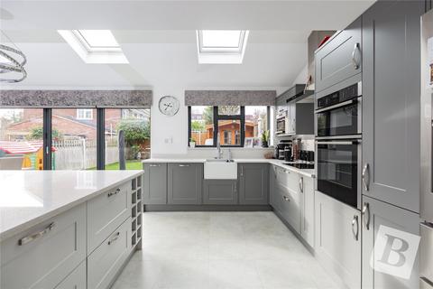 3 bedroom end of terrace house for sale, Hedingham Road, Hornchurch, RM11